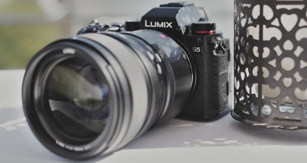 Lumix S5 vs Lumix LX5 - porównanie aparatów, który wybrać?