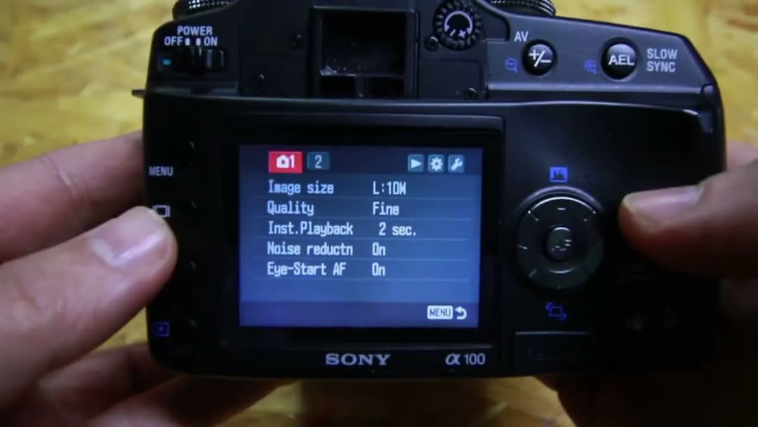Sony A100: Czy warto kupić starszą serię aparatów? Analiza