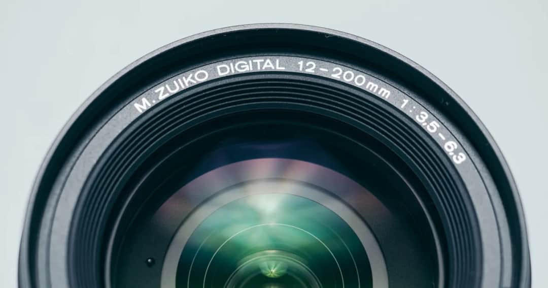 Jaki obiektyw do zdjęć z daleka? Unikaj błędów w wyborze!