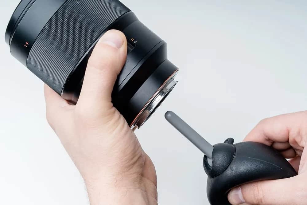 Jak wyczyścić obiektyw i uniknąć zarysowań na soczewce